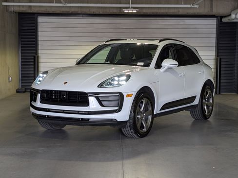 Certified 2025 Porsche Macan image 1