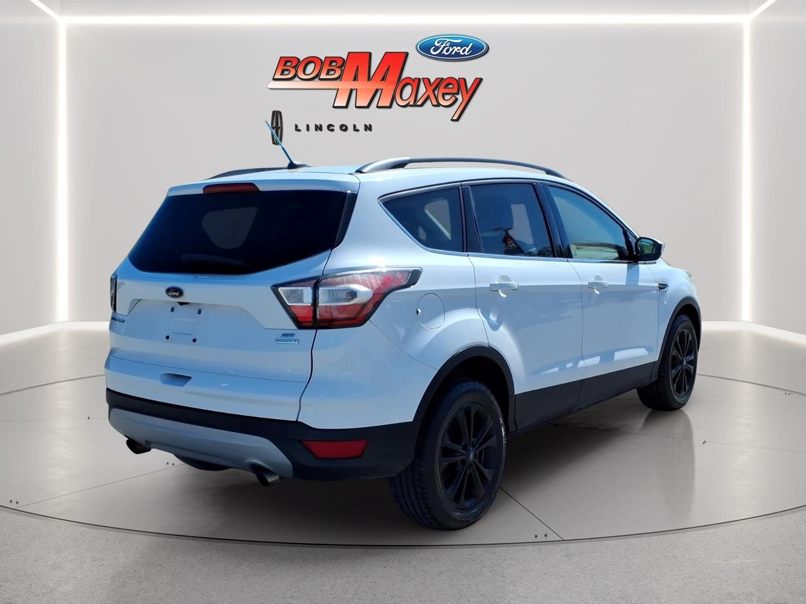 Used 2017 Ford Escape SE w/ SE Leather Comfort Package FWD image 4