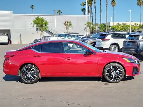 Certified 2024 Nissan Altima 2.5 SR w/ SR Premium Package image 32