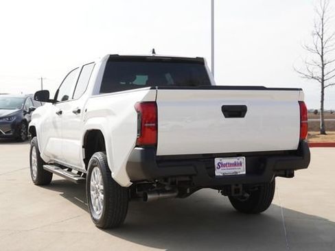 Used 2025 Toyota Tacoma SR image 7