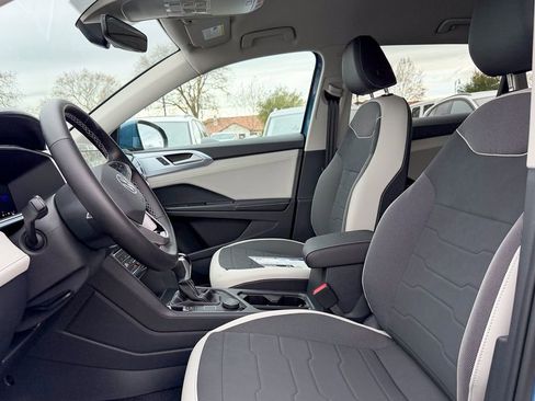 New 2026 Volkswagen Taos SE image 12