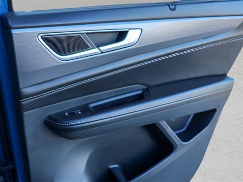 Used 2025 Volkswagen Atlas Cross Sport SE image 25