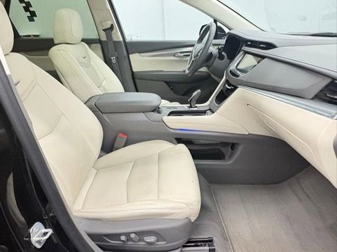 Used 2017 Cadillac XT5 Luxury w/ Driver Awareness Package FWD image 37