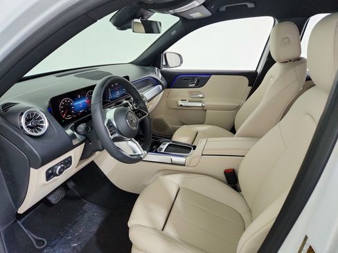 Certified 2025 Mercedes-Benz GLB 250 4MATIC w/ Exclusive Package image 9