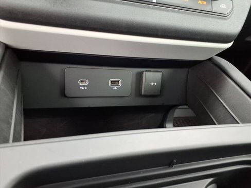 Certified 2023 Land Rover Defender 90 SE AWD/4WD image 18