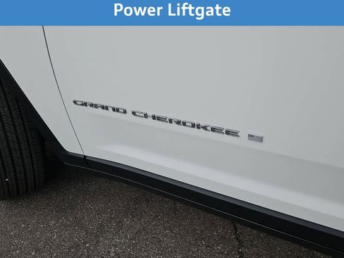 Used 2023 Jeep Grand Cherokee Limited image 14
