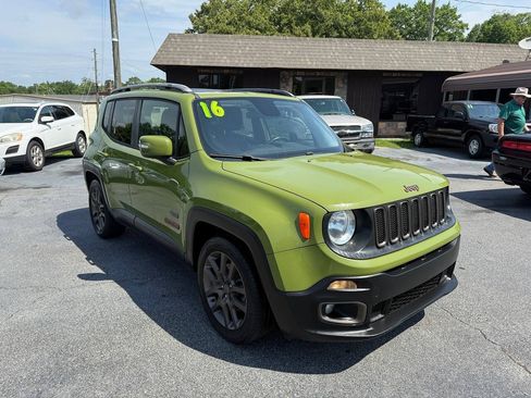 Used 2016 Jeep Renegade 75th Anniversary FWD image 2