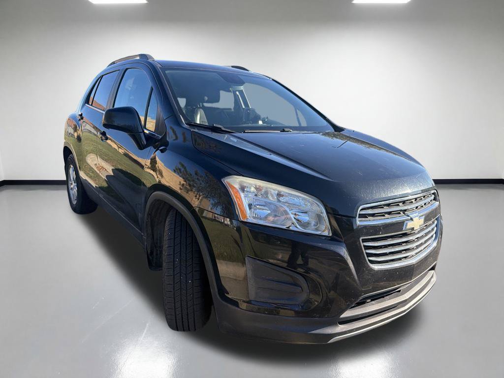 Used 2015 Chevrolet Trax LT w/ LT Sun and Sound Package FWD image 4