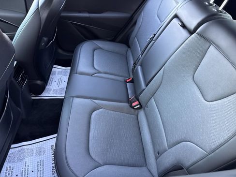 New 2025 Kia Niro SX image 17