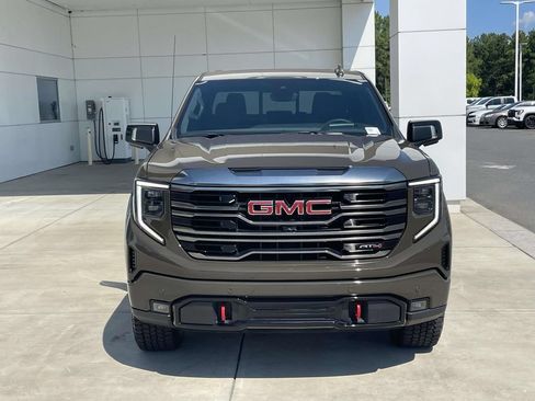 Used 2023 GMC Sierra 1500 AT4 w/ AT4 Premium Package AWD/4WD image 3