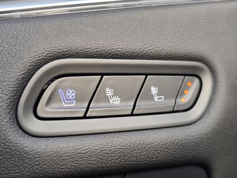 Used 2022 Cadillac Escalade ESV Premium Luxury image 38