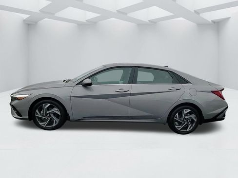 Certified 2025 Hyundai Elantra SEL image 8