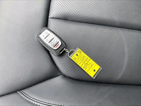 Used 2024 Chrysler Pacifica Touring-L FWD image 30