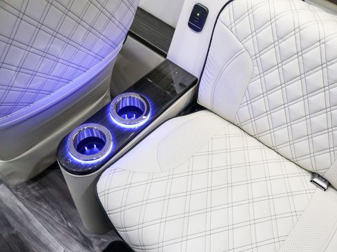 Used 2024 Mercedes-Benz Sprinter 3500 image 59