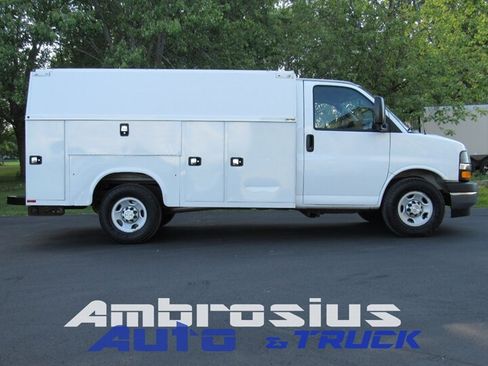 Used 2020 Chevrolet Express 3500 w/ Power Convenience Package RWD image 2