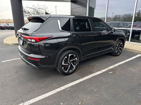 Used 2022 Mitsubishi Outlander ES image 3