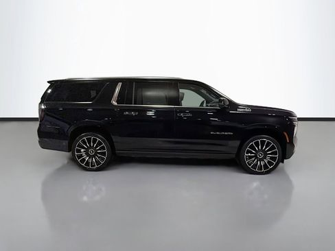 Used 2025 Chevrolet Suburban High Country AWD/4WD image 11
