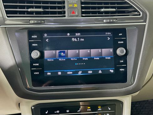 Used 2023 Volkswagen Tiguan SE FWD image 19