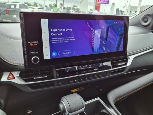 Certified 2025 Toyota Sienna XLE Woodland Edition image 10