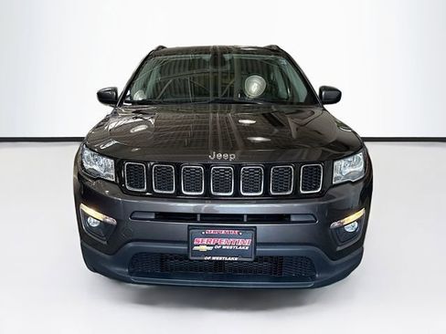 Used 2019 Jeep Compass Latitude w/ Popular Equipment Group AWD/4WD image 4