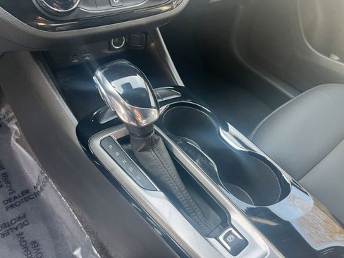 Used 2025 Buick Envista Sport Touring image 36