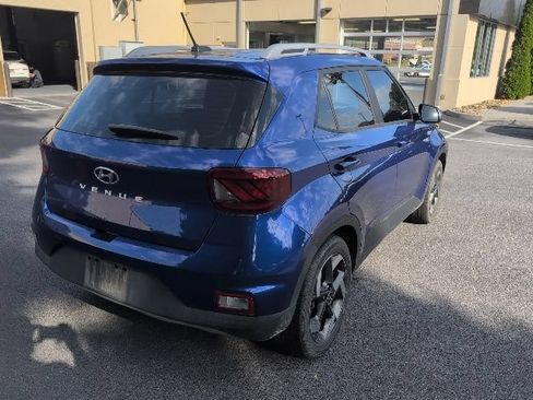 Used 2023 Hyundai Venue Limited w/ Cargo Package FWD image 7