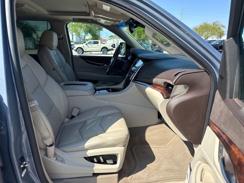 Used 2015 Cadillac Escalade ESV Luxury image 27