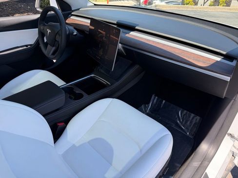 Used 2022 Tesla Model Y Long Range image 29