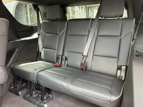 Used 2024 Cadillac Escalade Premium Luxury AWD/4WD image 19