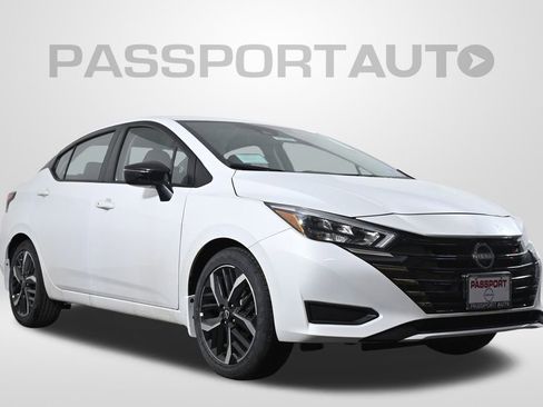 New 2025 Nissan Versa SR w/ Trunk Package image 3