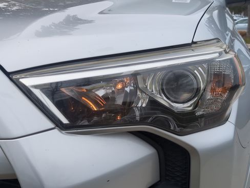 Used 2018 Toyota 4Runner SR5 image 6