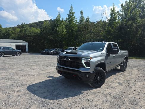 Used 2025 Chevrolet Silverado 2500 LT w/ Trail Boss Package AWD/4WD image 3