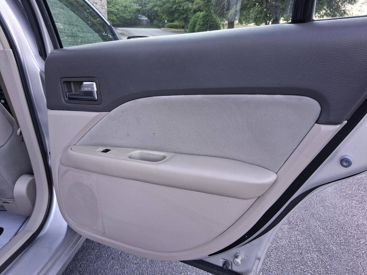 Used 2010 Ford Fusion S FWD image 21