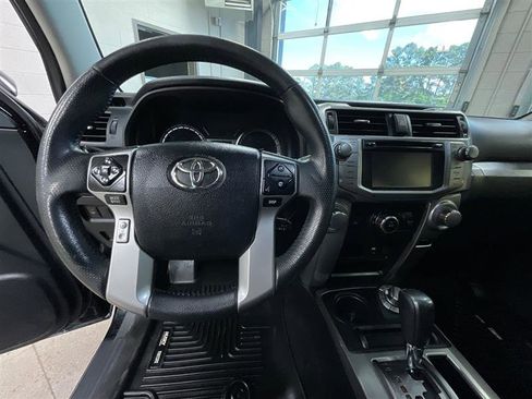 Used 2018 Toyota 4Runner SR5 AWD/4WD image 14
