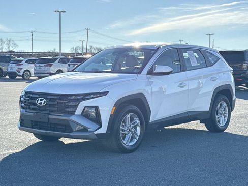 Used 2025 Hyundai Tucson SE image 27