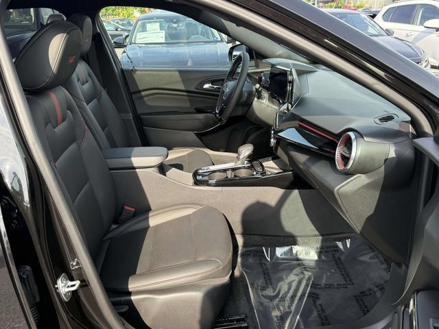 Used 2025 Chevrolet Trax RS w/ Sunroof Package FWD image 11
