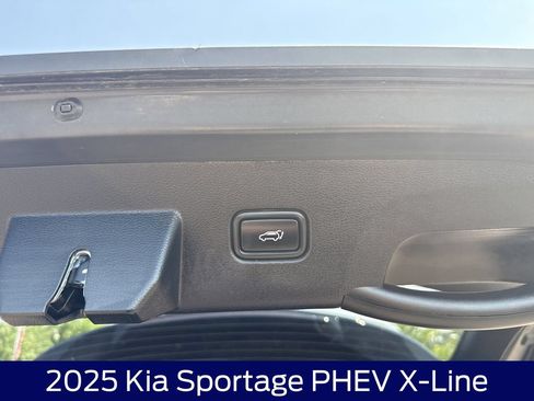 Used 2025 Kia Sportage X-Line AWD/4WD image 17