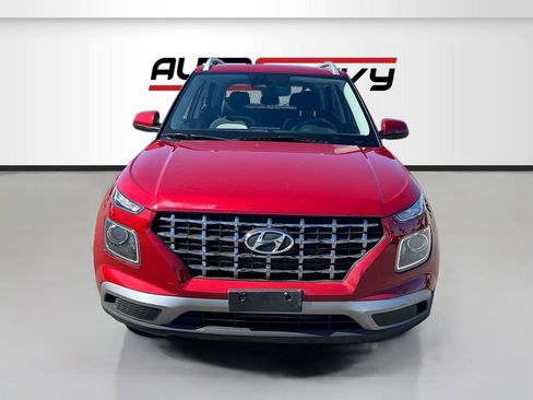 Used 2025 Hyundai Venue SEL image 2