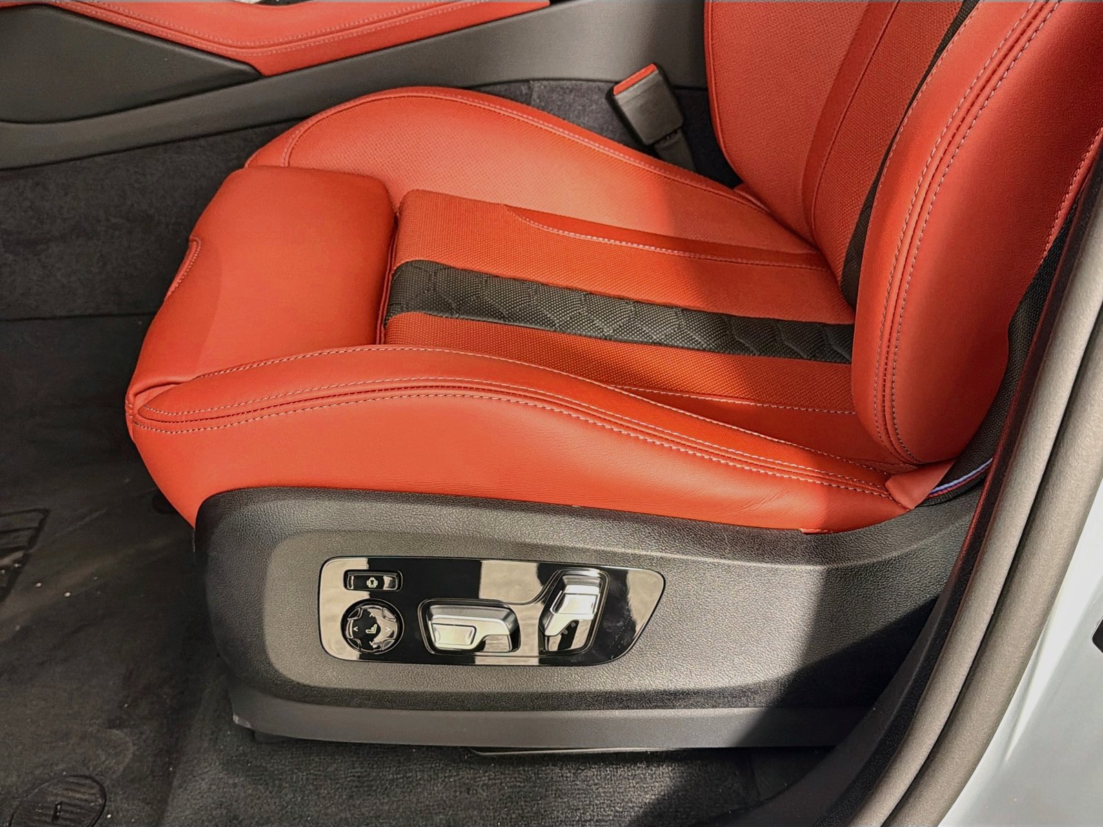 New 2026 BMW X5 M Competition w/ Executive Package AWD/4WD image 20