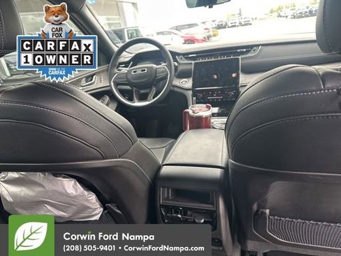 Used 2024 Jeep Grand Cherokee Limited w/ Luxury Tech Group II image 11