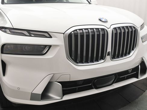 Used 2023 BMW X7 xDrive40i w/ Dynamic Handling Package image 29