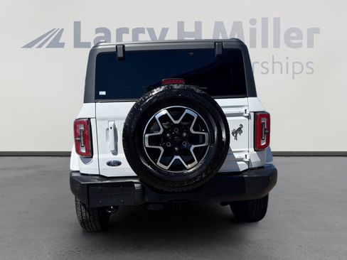 Used 2025 Ford Bronco Outer Banks AWD/4WD image 4