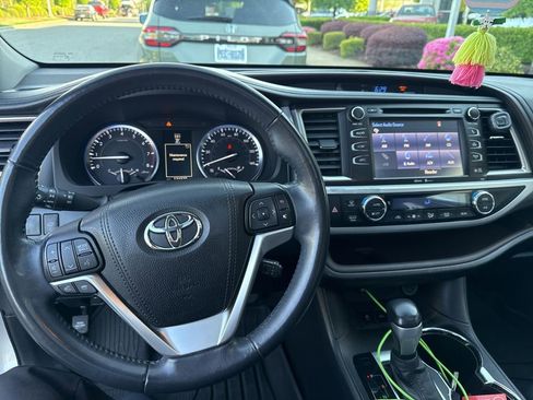 Used 2015 Toyota Highlander XLE image 13
