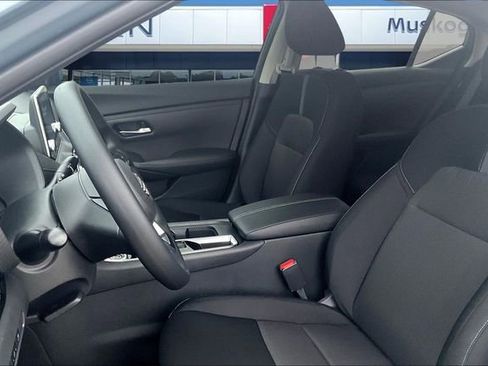 New 2025 Nissan Sentra SV w/ Trunk Package FWD image 9