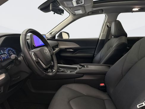 Used 2024 Toyota Grand Highlander PLATINUM image 9