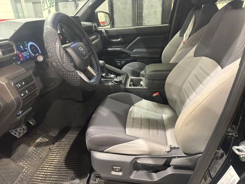 Certified 2025 Toyota Tacoma TRD Sport AWD/4WD image 40