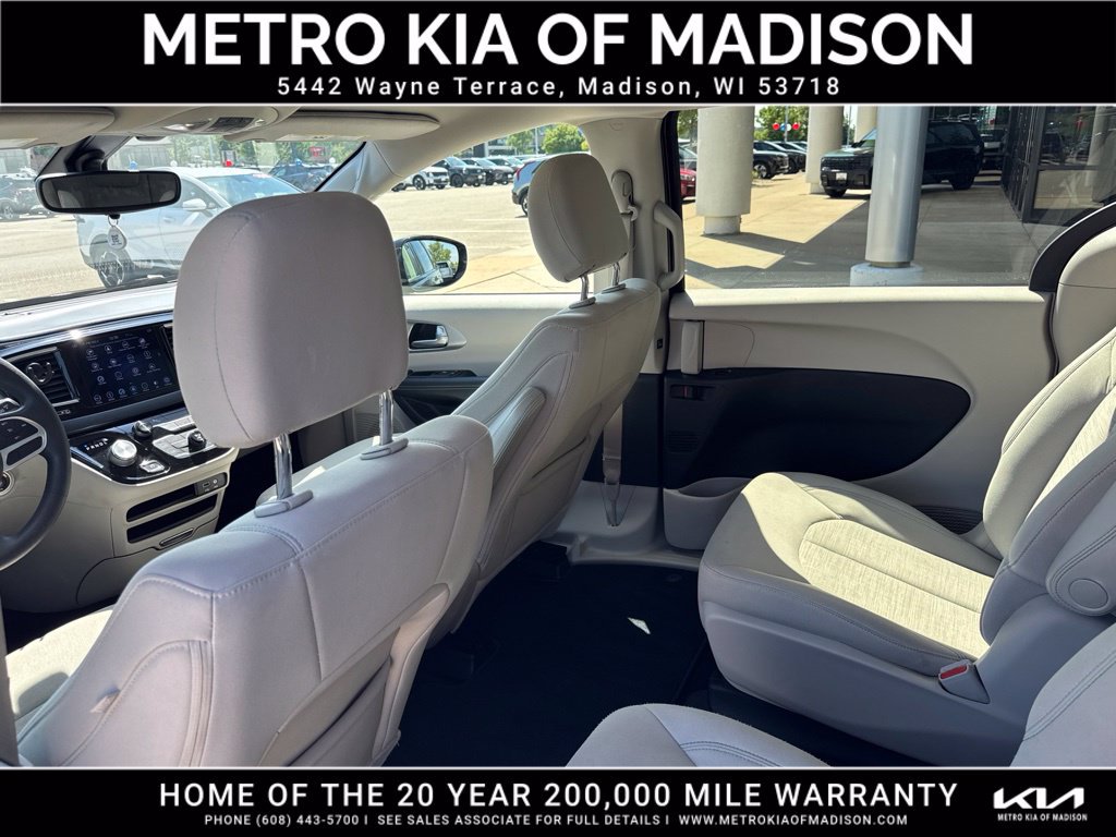 Used 2018 Chrysler Pacifica Touring Plus FWD image 33