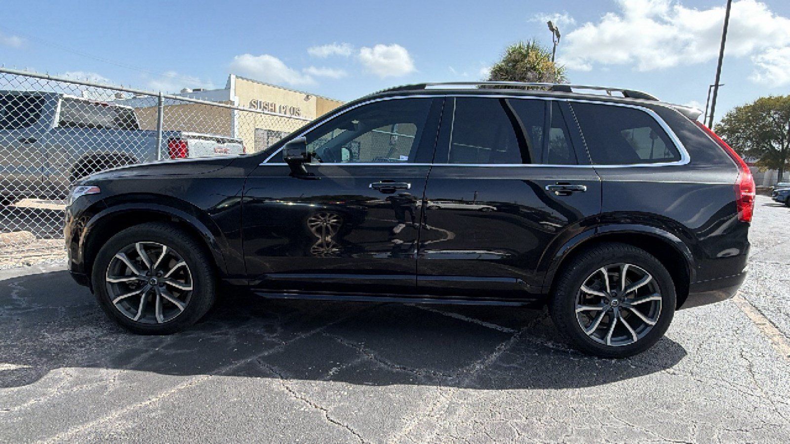 Used 2016 Volvo XC90 T6 Momentum w/ Momentum Plus Package AWD/4WD image 17