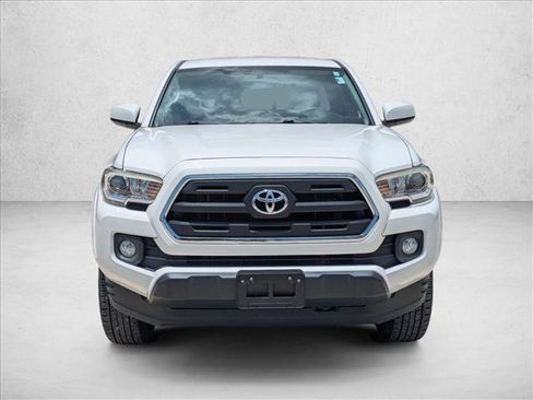 Used 2017 Toyota Tacoma SR5 w/ Tow Package AWD/4WD image 2