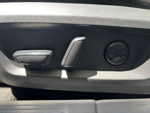 Used 2025 Nissan Rogue SV AWD/4WD image 22
